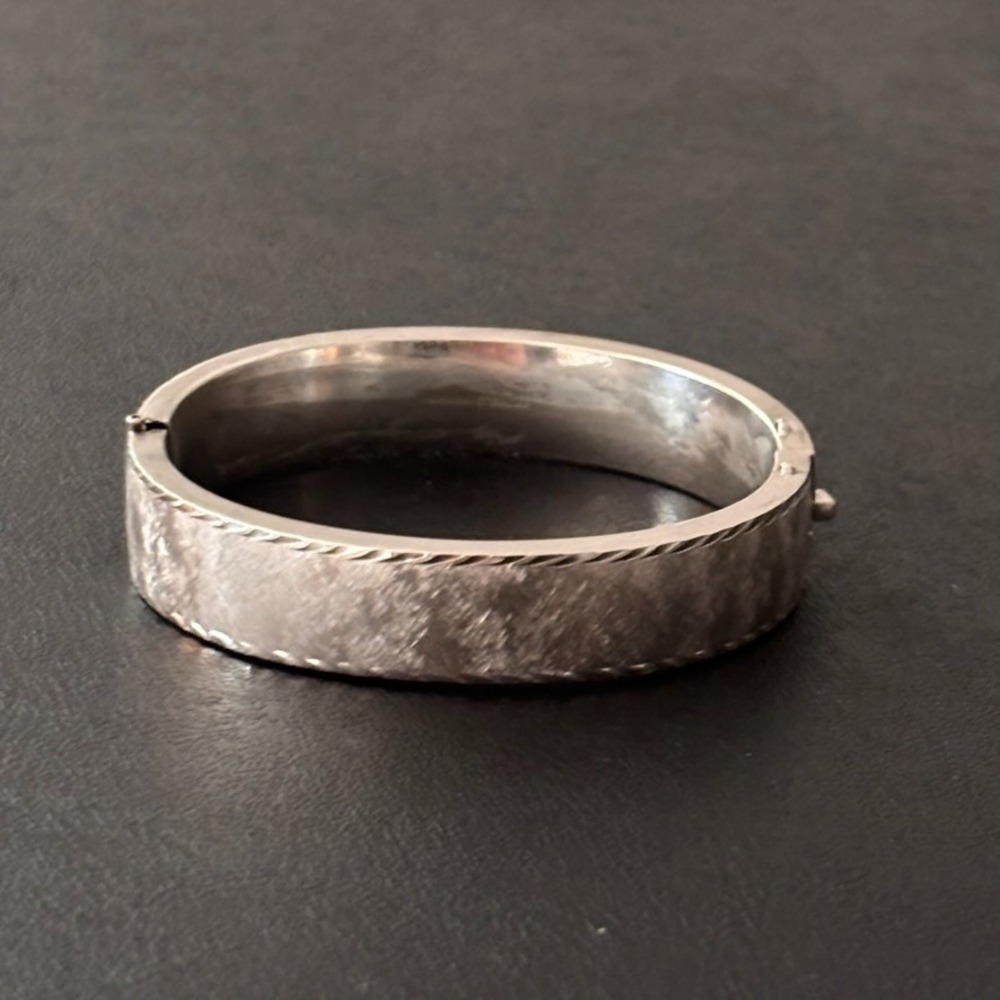 Vintage Sterling Silver Hinged Textured Rope Detail Bracelet Bangle size 7